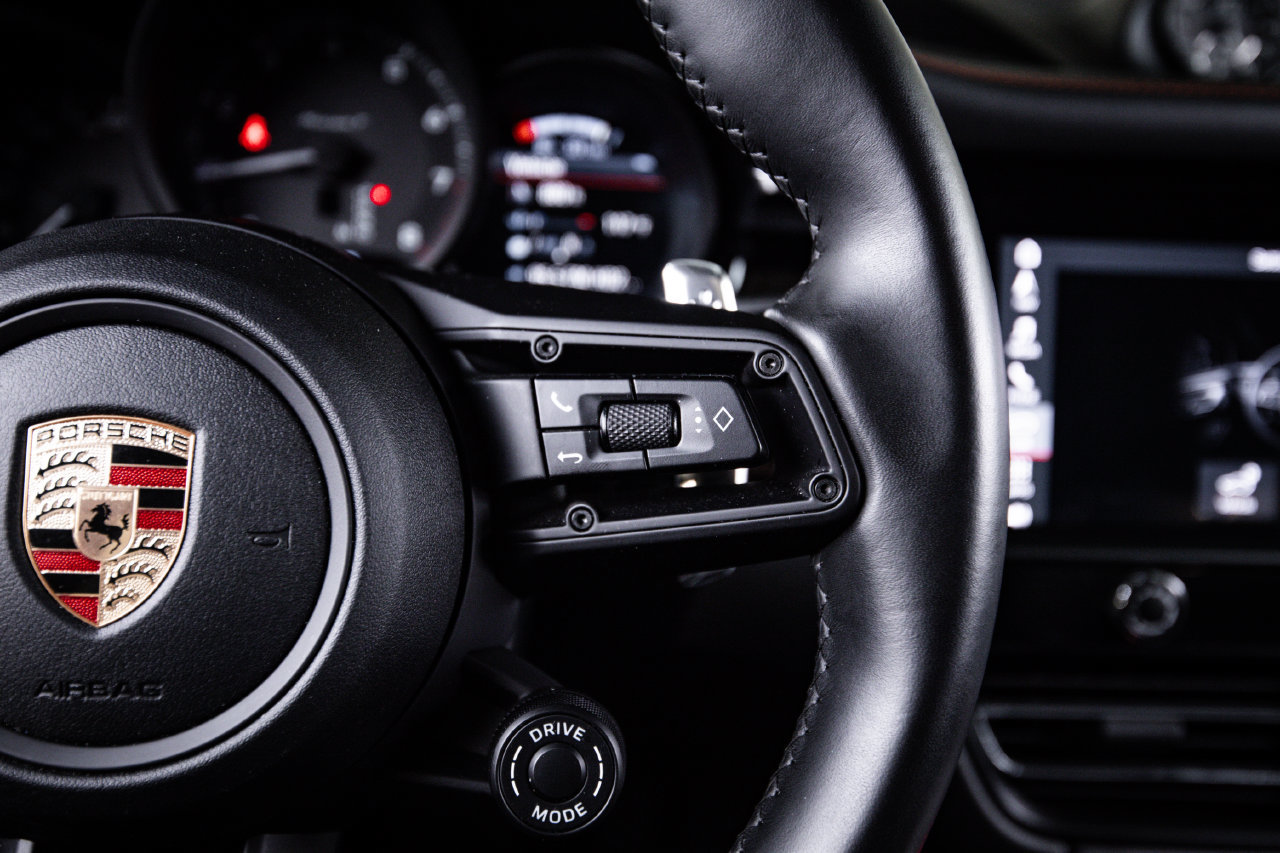 Certified 2023 Porsche Macan Turbo AWD/4WD image 16