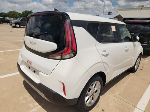 Used 2024 Kia Soul LX w/ Option Group 015 FWD image 4
