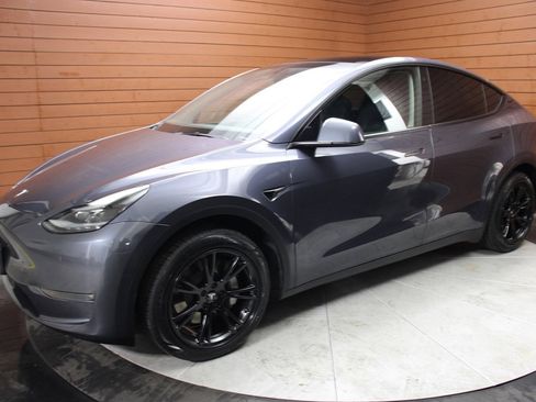 Used 2023 Tesla Model Y Long Range image 6
