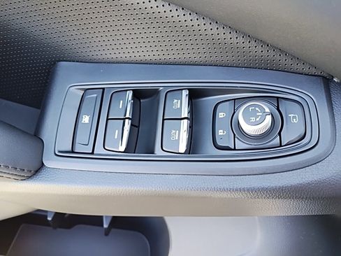 Used 2025 Subaru Ascent Bronze Edition image 17