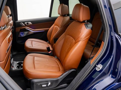 Used 2025 BMW X7 M60i image 19