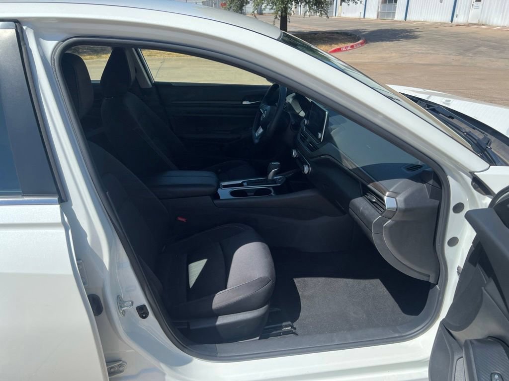 Used 2024 Nissan Altima 2.5 SV FWD image 19