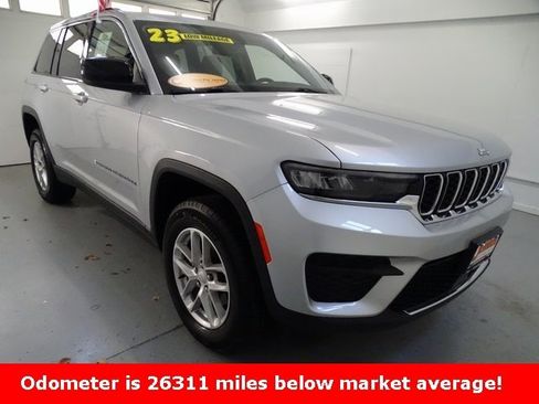 Certified 2023 Jeep Grand Cherokee Laredo X image 1