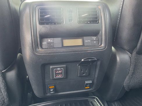 Used 2018 Nissan Pathfinder SL w/ SL Premium Package image 18