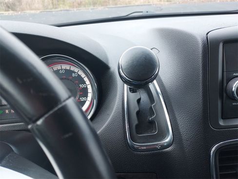 Used 2016 Dodge Grand Caravan American Value Package w/ UConnect Hands-Free Group image 23