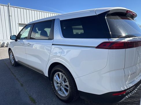 Used 2024 Kia Carnival LX image 7