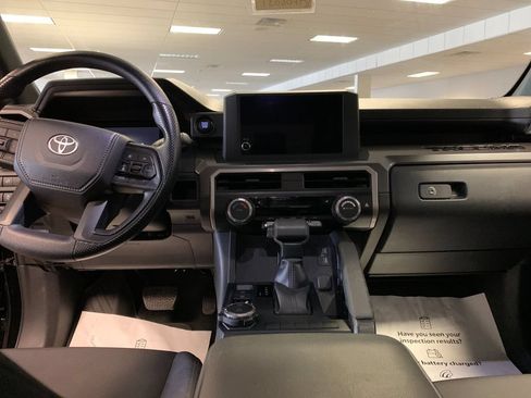 Used 2025 Toyota Tacoma SR5 AWD/4WD image 16