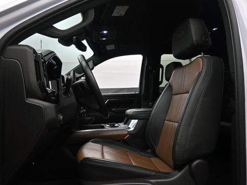 Used 2024 Chevrolet Silverado 3500 High Country w/ High Country Premium Package image 19