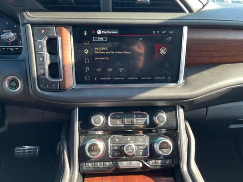 Used 2024 GMC Yukon Denali Ultimate AWD/4WD image 10