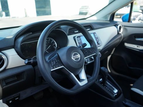Used 2022 Nissan Versa SV image 7