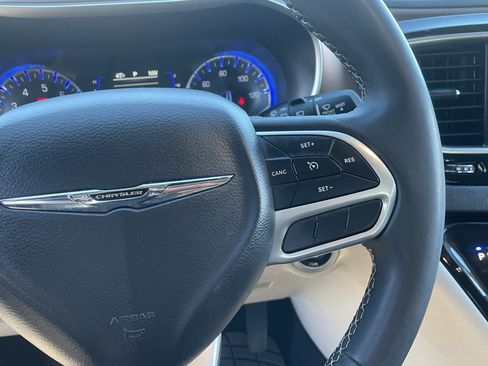 Used 2023 Chrysler Voyager LX image 25