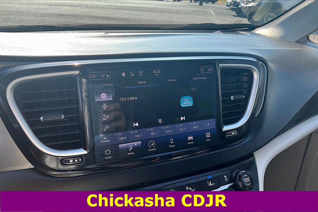 Used 2023 Chrysler Pacifica Touring-L FWD image 14