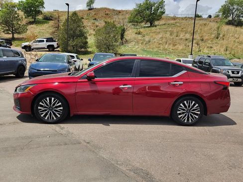 Used 2023 Nissan Altima 2.5 SV FWD image 4
