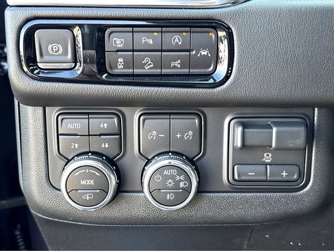 New 2026 GMC Yukon Denali w/ Denali Reserve Package image 12