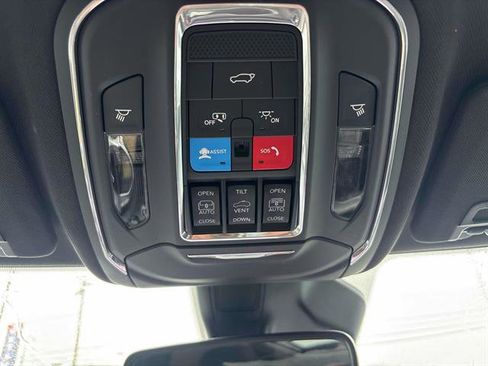 Used 2024 Jeep Grand Cherokee L Limited AWD/4WD image 28