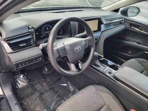 Used 2025 Toyota Camry LE image 10