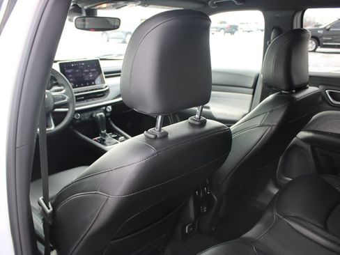 Used 2024 Jeep Compass Latitude AWD/4WD image 22