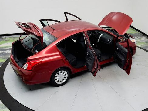 Used 2018 Nissan Versa SV image 19