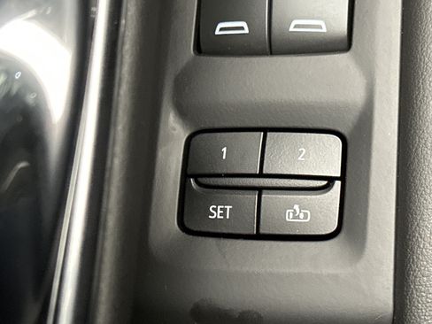 Used 2023 GMC Yukon XL AT4 image 41