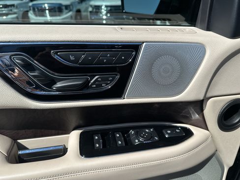 Used 2018 Lincoln Navigator L Reserve w/ Technology Package AWD/4WD image 20