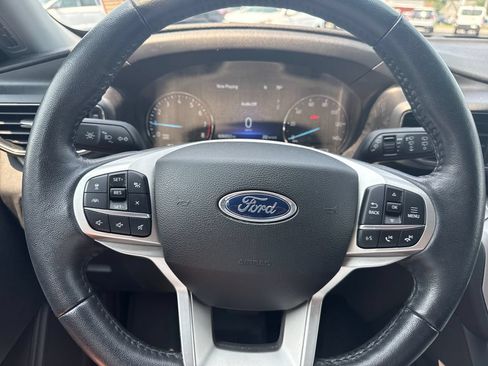 Used 2023 Ford Explorer XLT w/ Equipment Group 202A AWD/4WD image 11