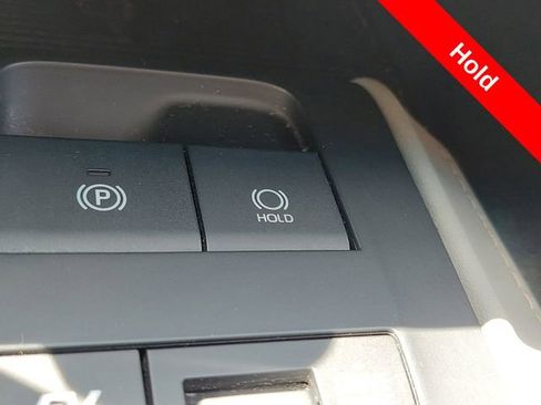 Used 2022 Toyota Venza LE AWD/4WD image 18