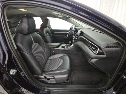 Used 2021 Toyota Camry SE image 5