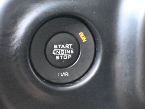 Used 2019 Jeep Wrangler Unlimited Sport image 32