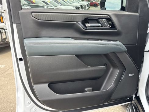 Certified 2025 GMC Yukon XL AT4 w/ LPO, Floor Liner Package AWD/4WD image 25