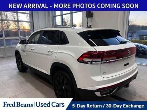 Used 2024 Volkswagen Atlas Cross Sport SE w/ Panoramic Sunroof Package image 3