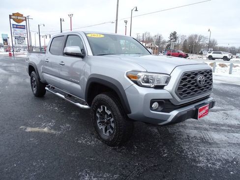 Used 2022 Toyota Tacoma TRD Off-Road image 1