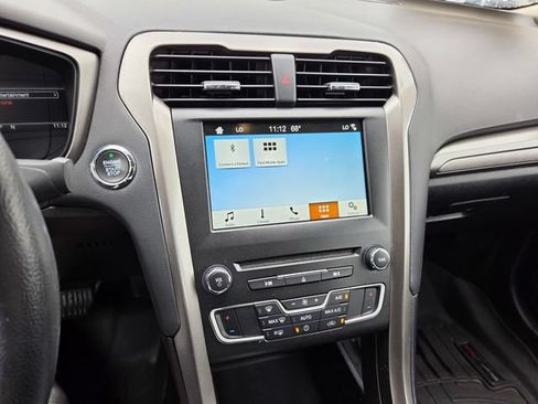 Used 2018 Ford Fusion SE w/ Fusion SE Technology Package FWD image 8