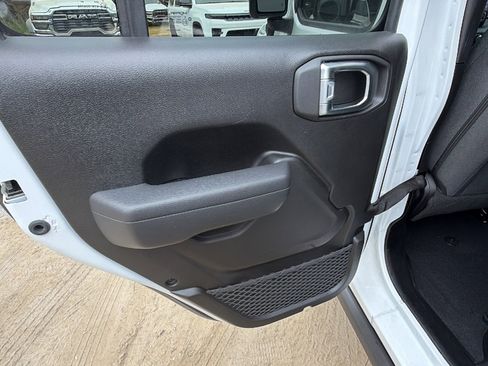 Used 2025 Jeep Wrangler Willys image 22