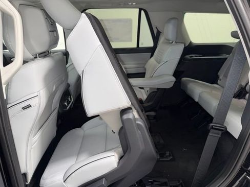 New 2027 Ford Expedition Platinum w/ Platinum Ultimate Package AWD/4WD image 32
