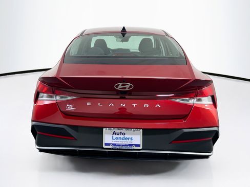 Used 2024 Hyundai Elantra SE image 6