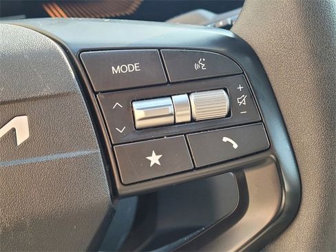 Used 2025 Kia K4 LXS image 15