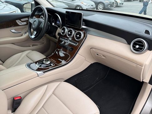 Used 2019 Mercedes-Benz GLC 300 4MATIC image 14