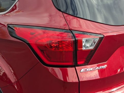 Used 2019 Ford Escape SEL image 13