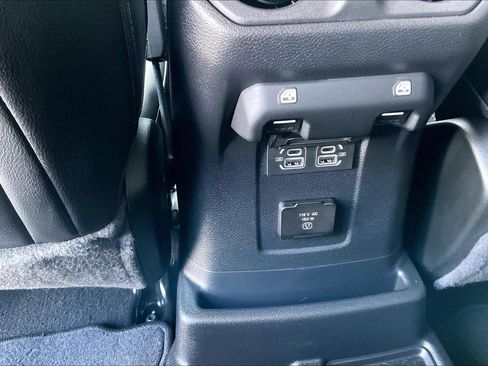 Used 2023 Jeep Wrangler Unlimited Sahara w/ Cold Weather Group AWD/4WD image 30