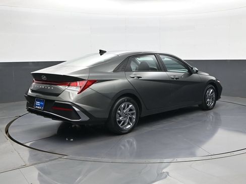Certified 2024 Hyundai Elantra SEL FWD image 6