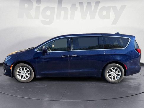 Used 2020 Chrysler Pacifica Touring w/ Advanced Safetytec Group FWD image 2