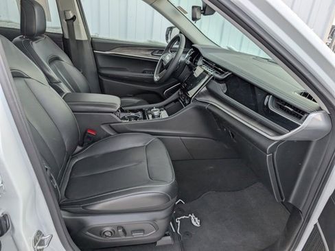 Used 2022 Jeep Grand Cherokee Limited 4xe image 21