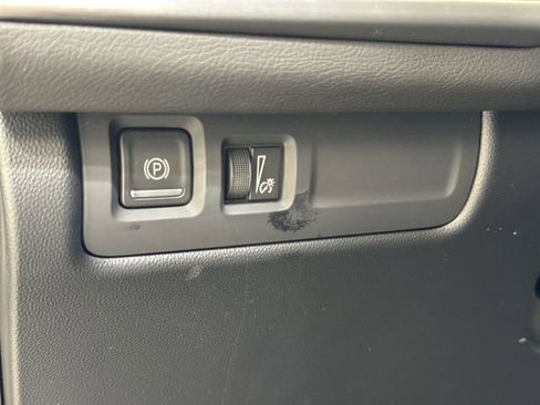 Certified 2025 Cadillac XT4 Premium Luxury image 35