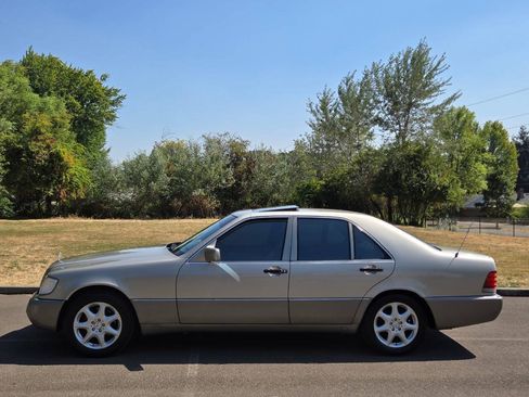 Used 1993 Mercedes-Benz 300 SD Sedan image 11
