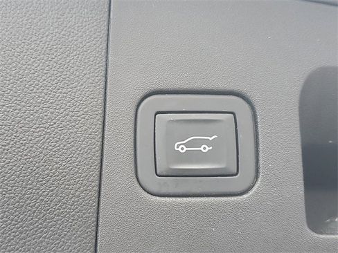 Used 2017 Cadillac XT5 Platinum image 9