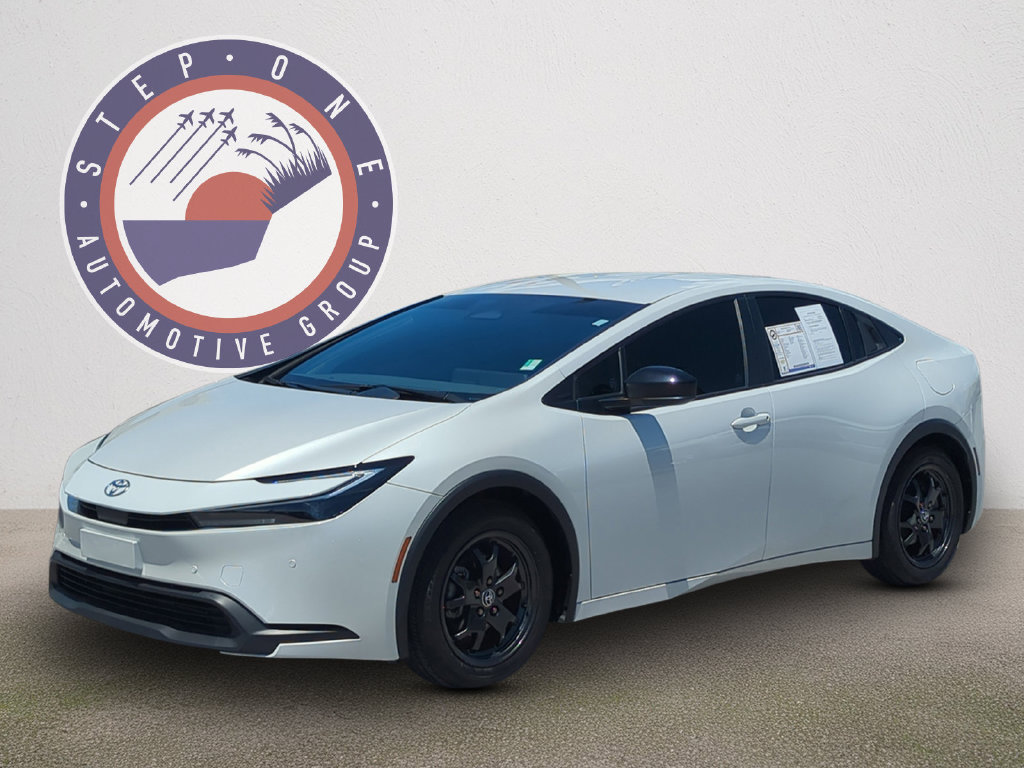 Used 2025 Toyota Prius LE FWD image 2