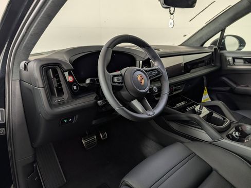 New 2026 Porsche Cayenne GTS AWD/4WD image 4