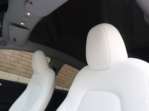 Used 2024 Tesla Model Y Long Range AWD/4WD image 17