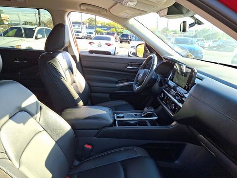 Used 2023 Nissan Pathfinder SL image 12