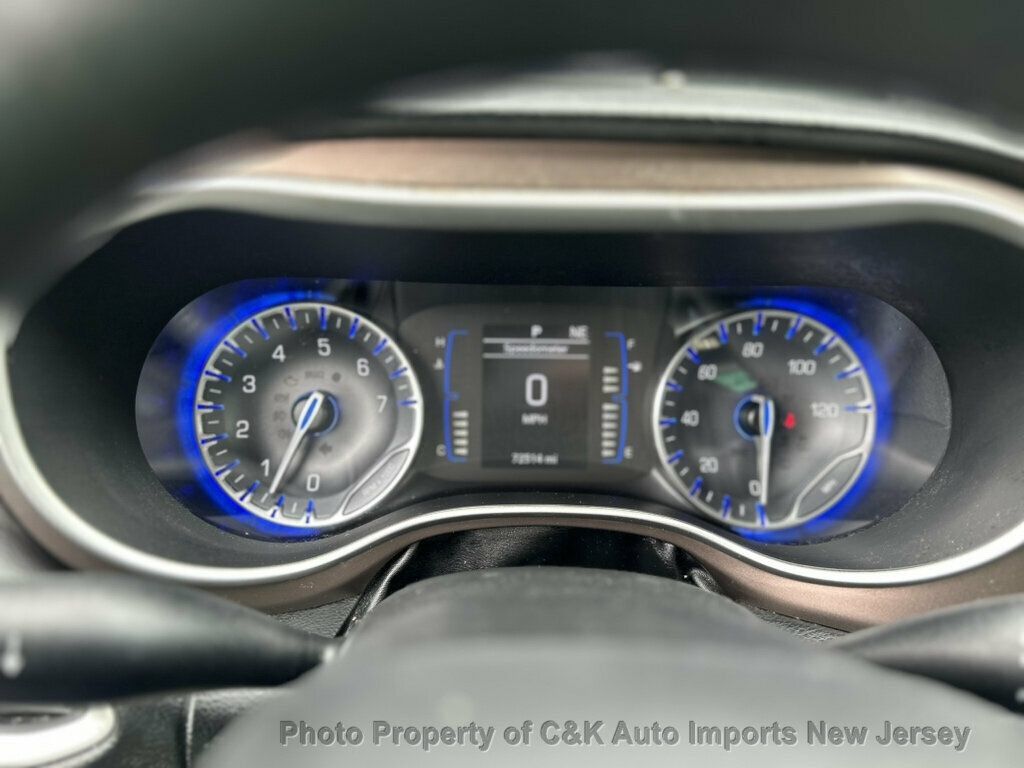 Used 2020 Chrysler Voyager L FWD image 43